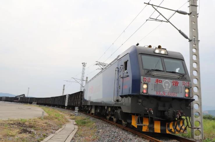 增加9万吨销量！发至广东！广西一条水泥熟料铁运班列车顺利首发！